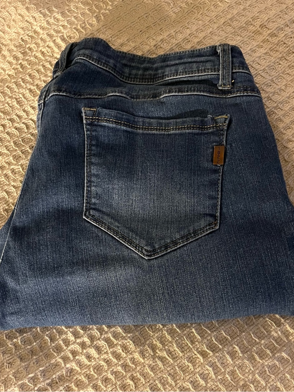 1822 Denim Women’s Skinny Jeans in Dark Blue Wash